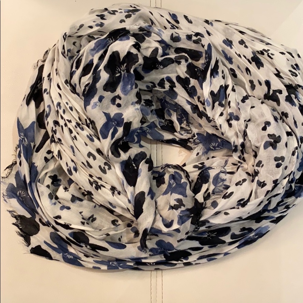 Printed scarf